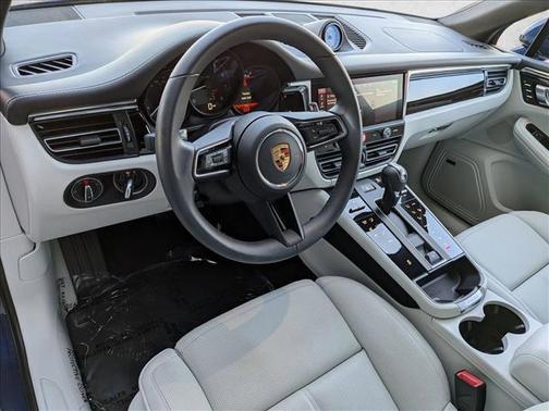 2025 Porsche Macan AWD