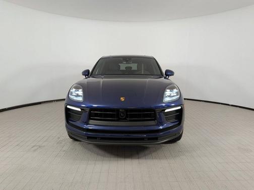 Gentian Blue Metallic 2025 Porsche Macan Macan