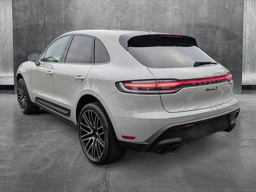 2022 Porsche Macan Base