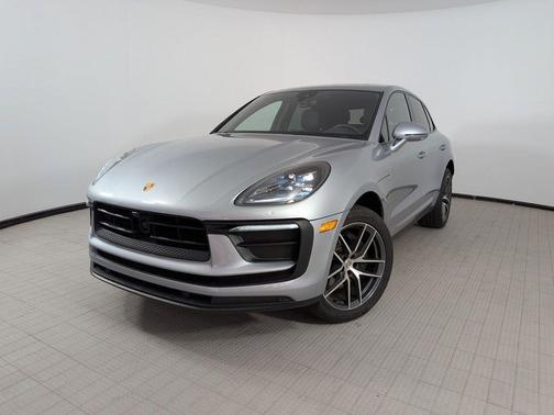 Dolomite Silver Metallic 2025 Porsche Macan Macan