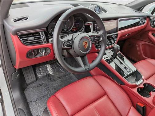 2025 Porsche Macan AWD