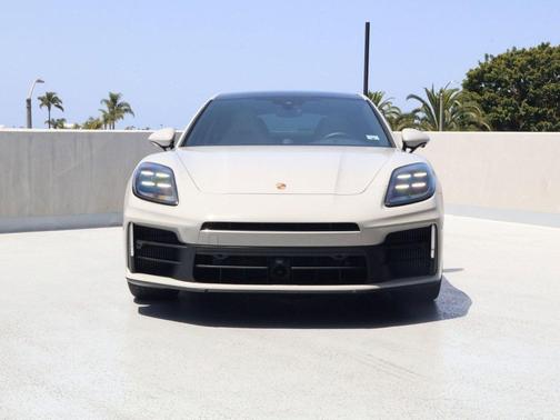Chalk 2025 Porsche Panamera 4