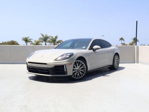 Chalk 2025 Porsche Panamera 4