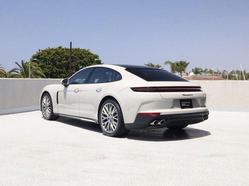 Chalk 2025 Porsche Panamera 4