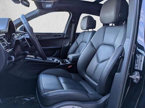 2023 Porsche Macan AWD