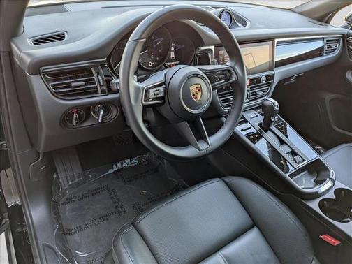 2023 Porsche Macan AWD