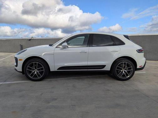 2025 Porsche Macan AWD