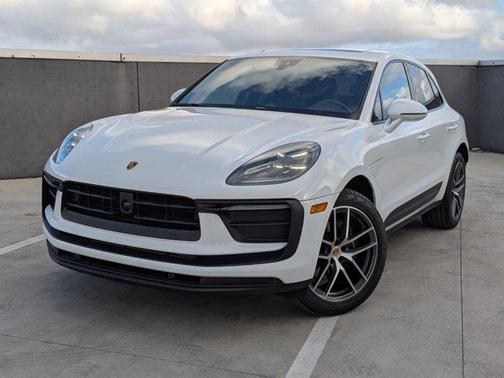 2025 Porsche Macan AWD