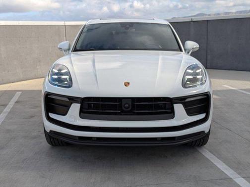 2025 Porsche Macan AWD