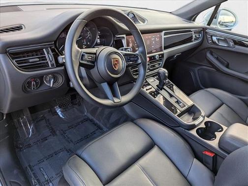 2025 Porsche Macan AWD