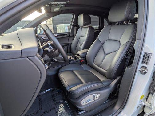 2025 Porsche Macan AWD
