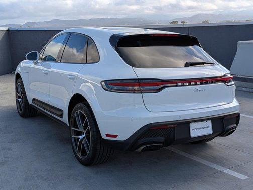 2025 Porsche Macan AWD