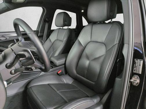 2025 Porsche Macan T