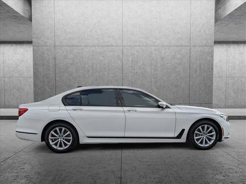 Photo 4 of 25 of 2018 BMW 740 i