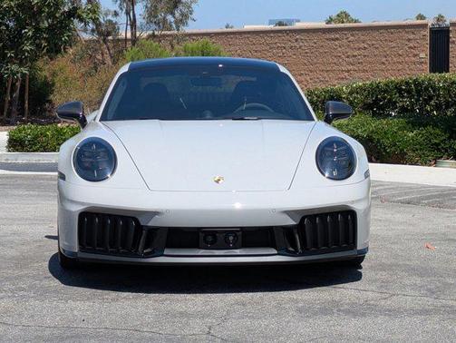 2025 Porsche 911 Carrera GTS