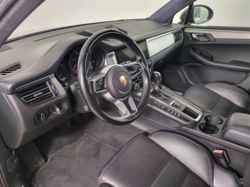 Volcano Grey Metallic 2020 Porsche Macan Macan Turbo
