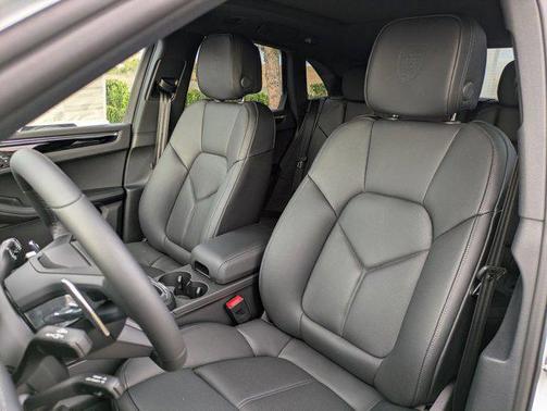 2025 Porsche Macan AWD