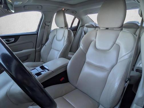 2022 Volvo S60 Recharge Plug-In Hybrid T8 Inscription