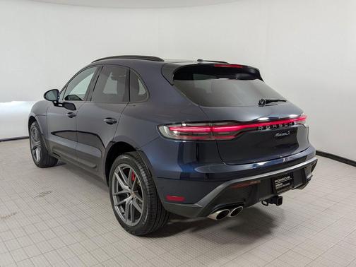 Night Blue Metallic 2022 Porsche Macan Macan