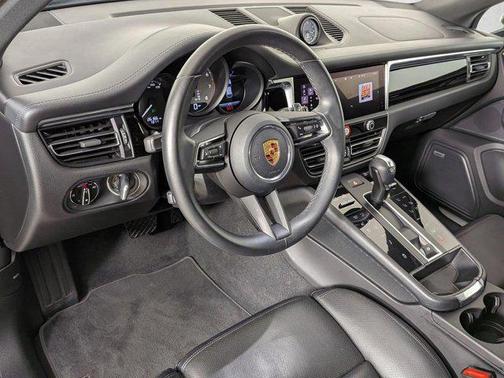 Night Blue Metallic 2022 Porsche Macan Macan
