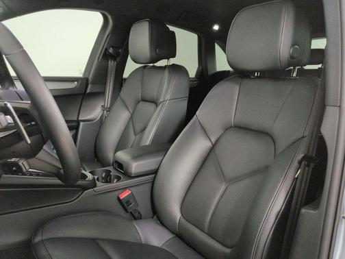 Dolomite Silver Metallic 2025 Porsche Macan Macan