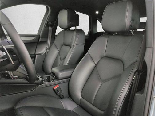 Dolomite Silver Metallic 2025 Porsche Macan Macan