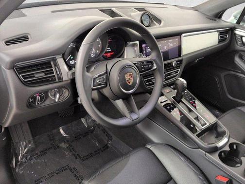Dolomite Silver Metallic 2025 Porsche Macan Macan