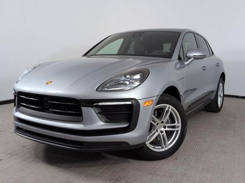Dolomite Silver Metallic 2025 Porsche Macan Macan