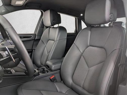 2025 Porsche Macan T