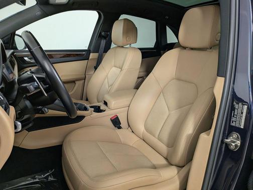 Blue 2023 Porsche Macan Macan