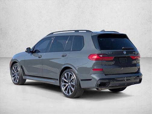 2022 BMW X7 M50i
