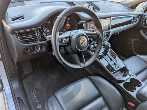 2025 Porsche Macan T