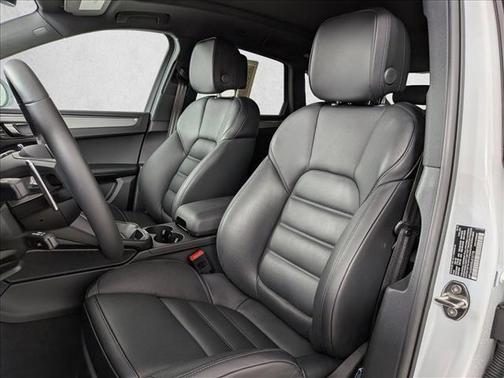 Carrara White Metallic 2025 Porsche Macan Macan