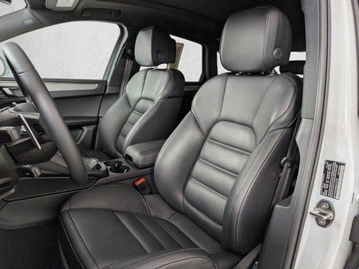 Carrara White Metallic 2025 Porsche Macan Macan