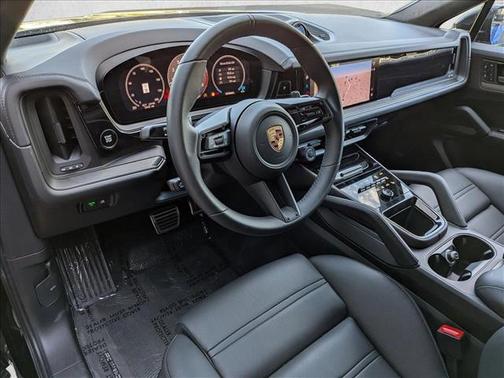 2025 Porsche Cayenne GTS