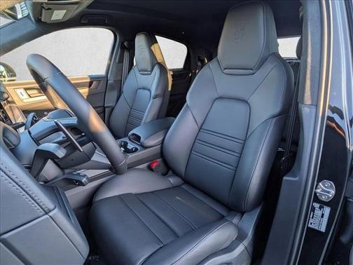 2025 Porsche Cayenne GTS