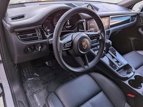 2023 Porsche Macan AWD