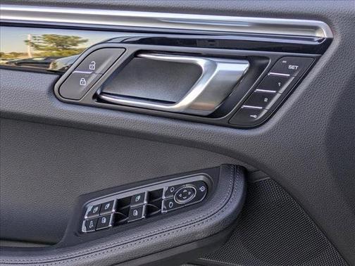 2025 Porsche Macan AWD