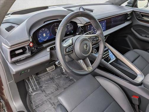 2024 Porsche Macan Turbo