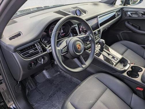 2025 Porsche Macan AWD