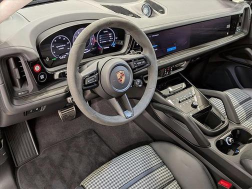 2025 Porsche Cayenne GTS