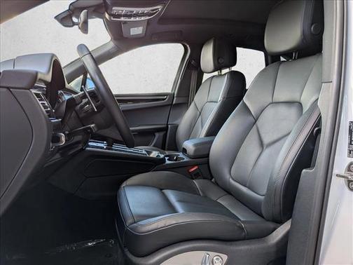 2025 Porsche Macan AWD