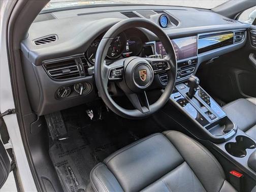 2025 Porsche Macan AWD