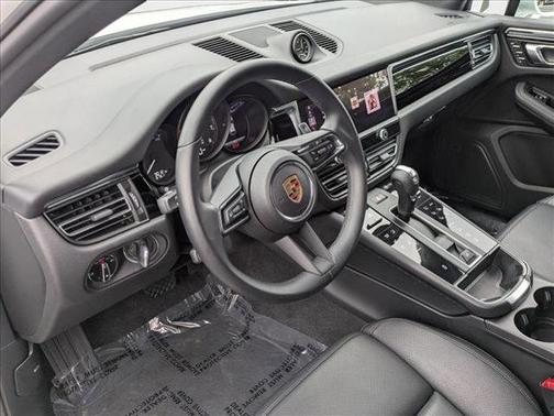 2025 Porsche Macan AWD