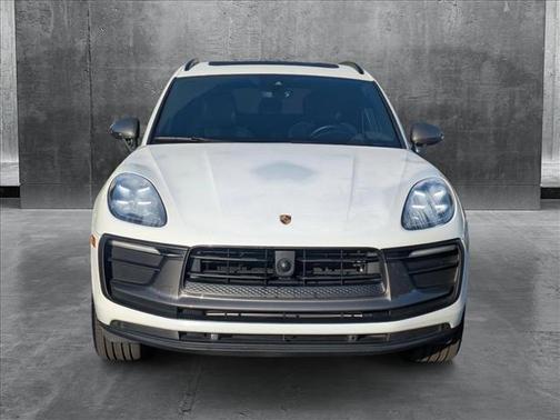 2023 Porsche Macan Base