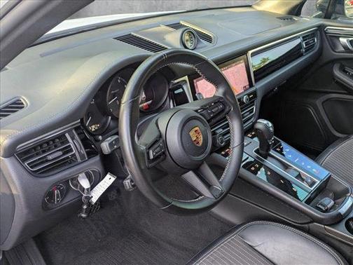 2023 Porsche Macan Base