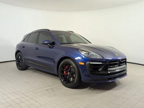 Gentian Blue Metallic 2026 Porsche Macan Macan GTS