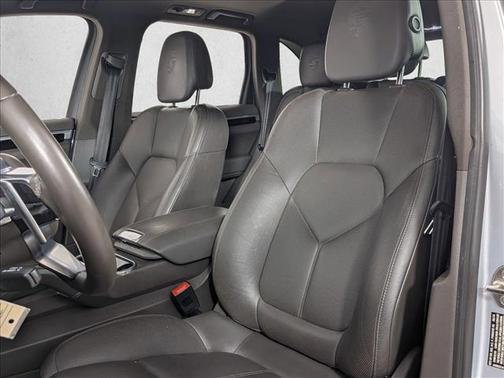 2017 Porsche Cayenne Platinum Edition