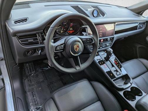 2025 Porsche Macan AWD