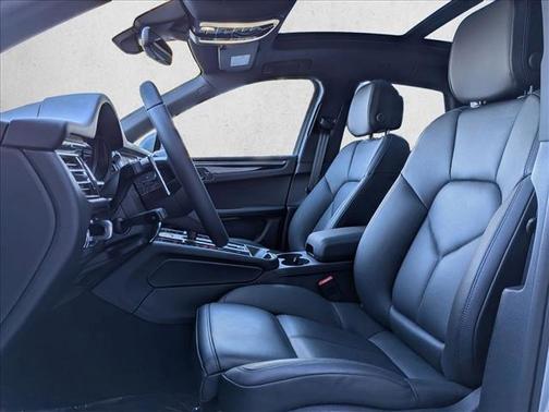 2025 Porsche Macan AWD